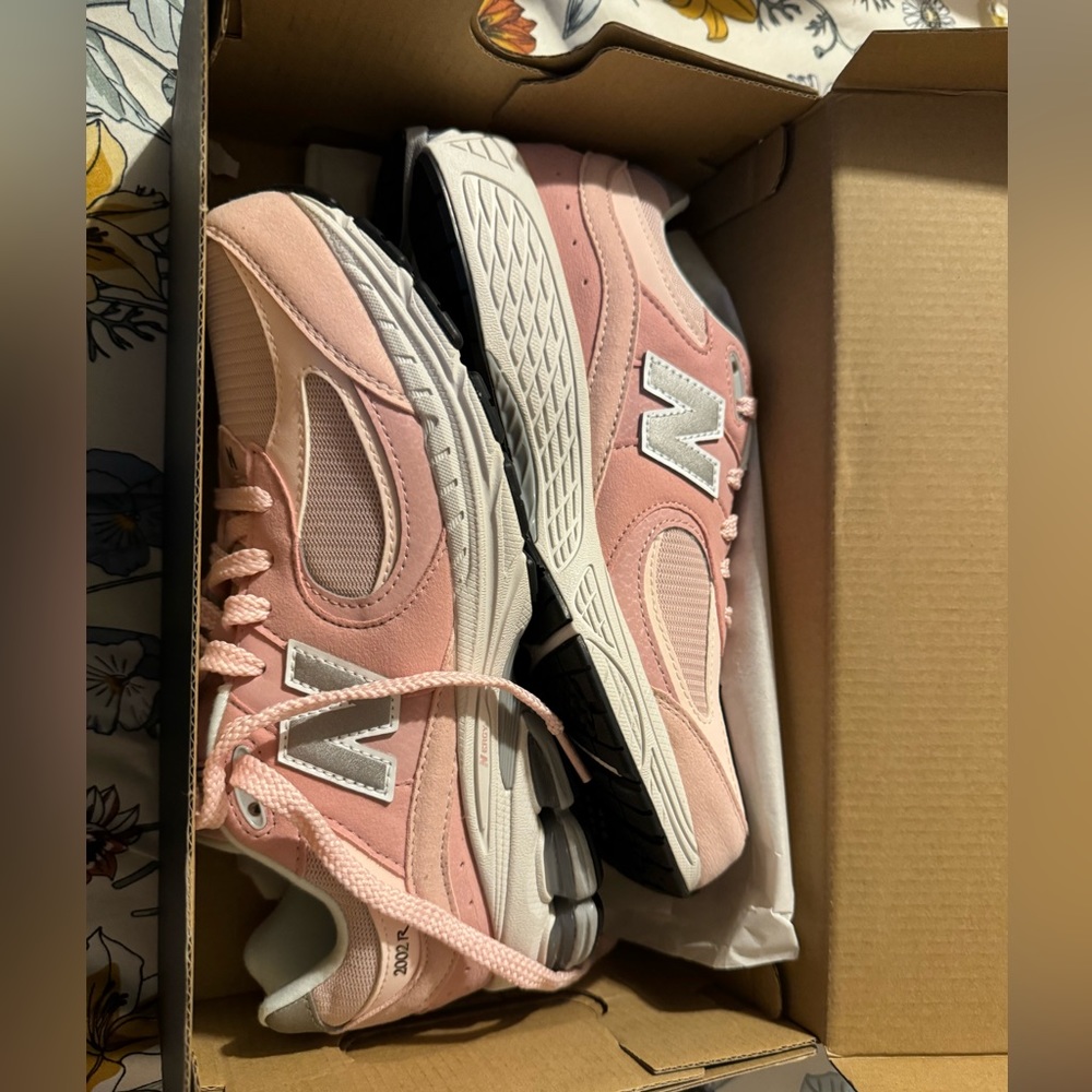 Brand New, New Balance 2002r Pink